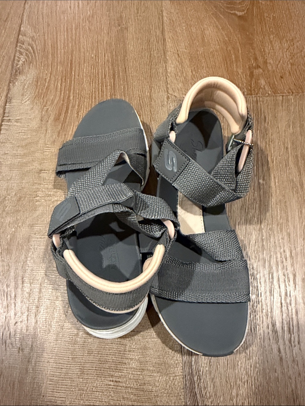 Skechers Arch Fit Women’s Gray Sandal with Light Pink Trim